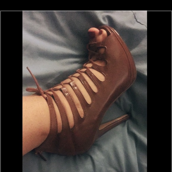 Brown lace up heels - Picture 1 of 3